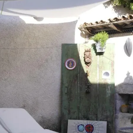 Holiday home Mustach House Saint-Maurice-sous-les-Cotes
